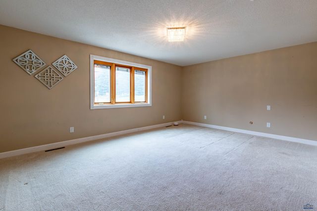 3909 RIDGEMOOR DR, Rapid City, SD 57702