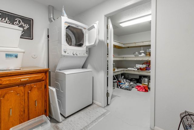 3909 RIDGEMOOR DR, Rapid City, SD 57702