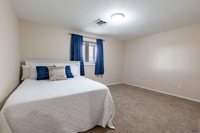 3909 RIDGEMOOR DR, Rapid City, SD 57702