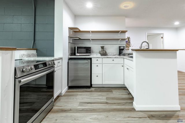 3909 RIDGEMOOR DR, Rapid City, SD 57702