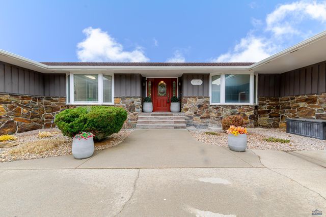 3909 RIDGEMOOR DR, Rapid City, SD 57702