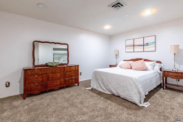 3909 RIDGEMOOR DR, Rapid City, SD 57702