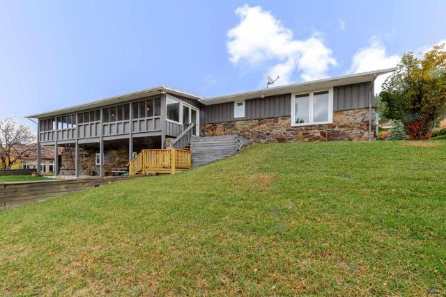 3909 RIDGEMOOR DR, Rapid City, SD 57702