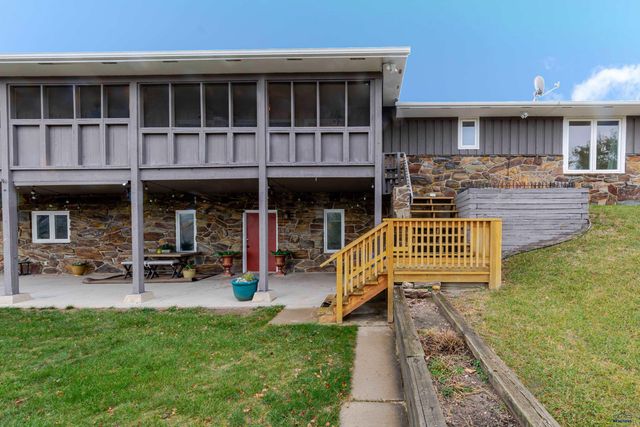 3909 RIDGEMOOR DR, Rapid City, SD 57702