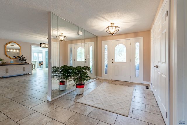 3909 RIDGEMOOR DR, Rapid City, SD 57702