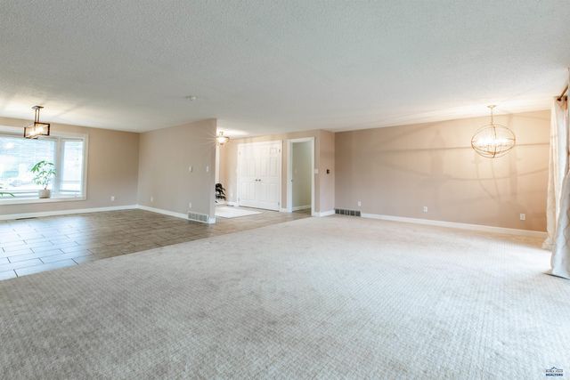 3909 RIDGEMOOR DR, Rapid City, SD 57702