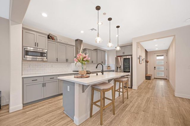 993 Hopkins St, Lincoln, CA 95648