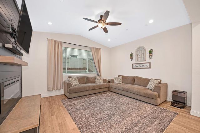 993 Hopkins St, Lincoln, CA 95648