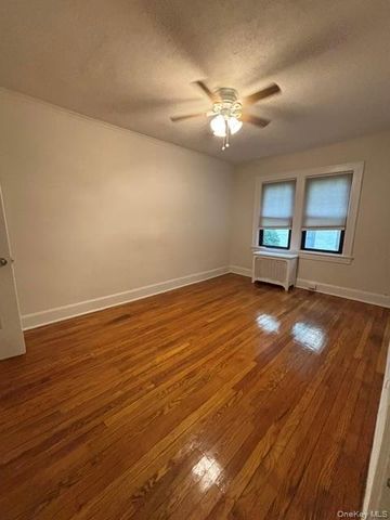 44 Oakwood Road 1E, Huntington, NY 11743
