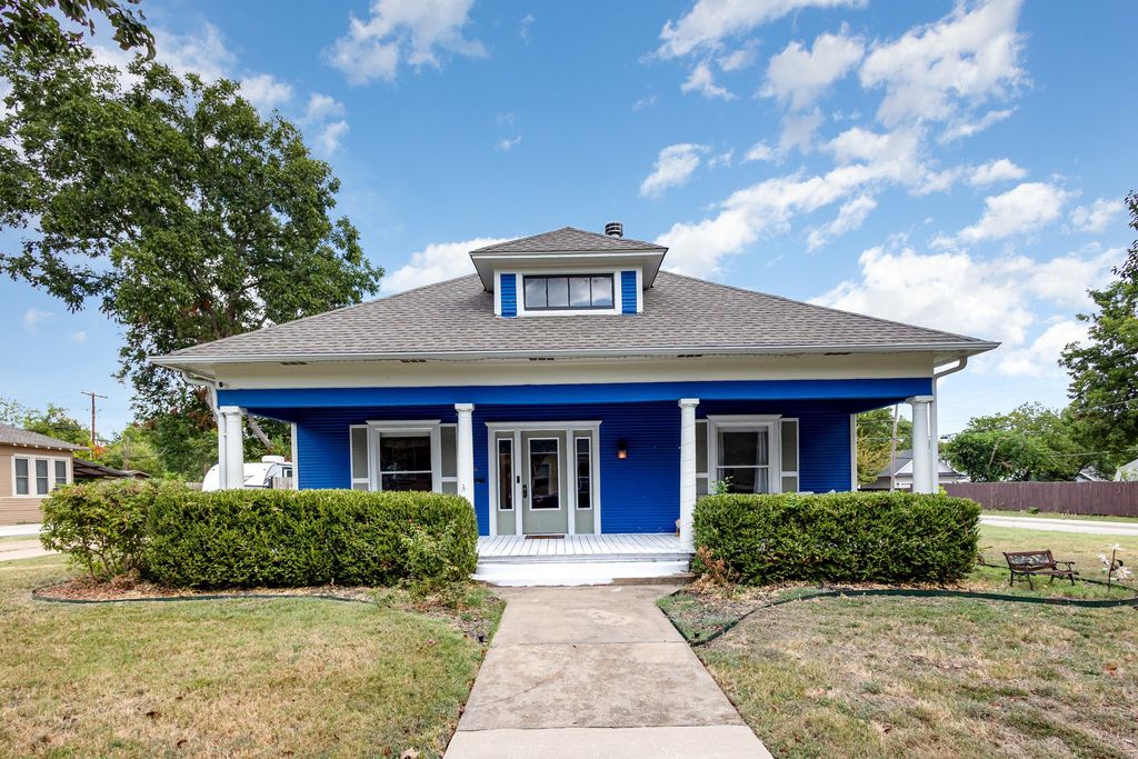 300 E University Avenue, Waxahachie, TX 75165