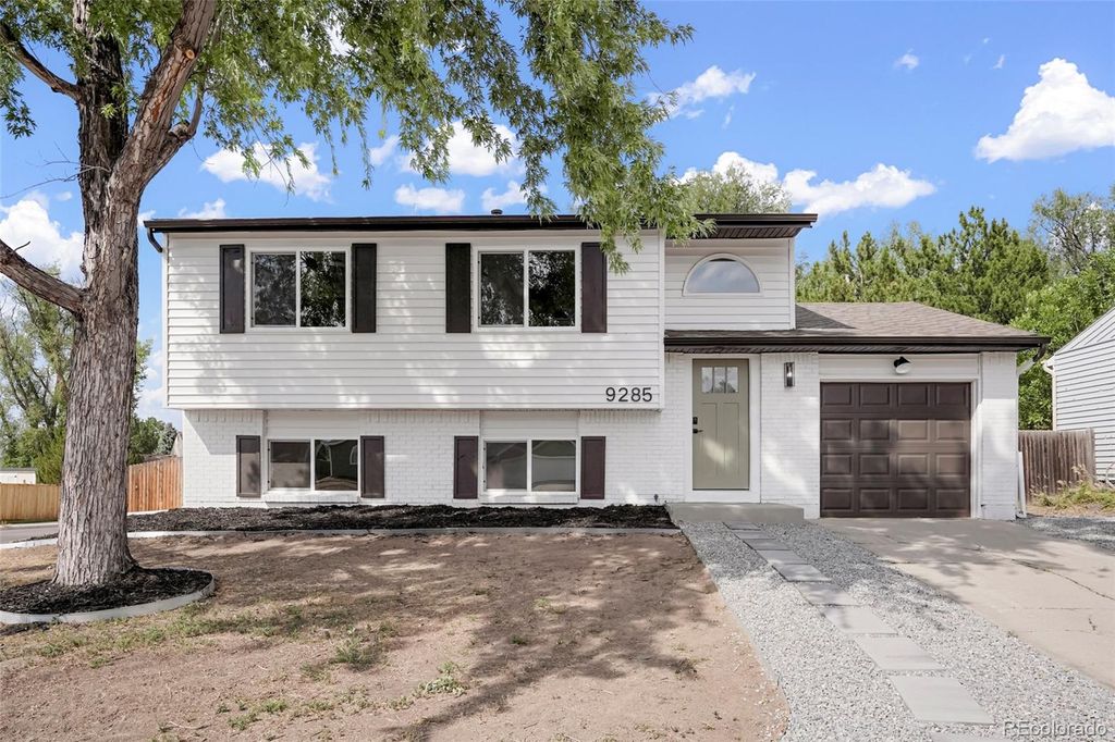 9285 W Wagon Trail Drive, Littleton, CO 80123