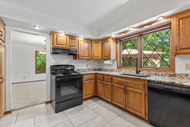 S68W17886 East DRIVE, Muskego, WI 53150