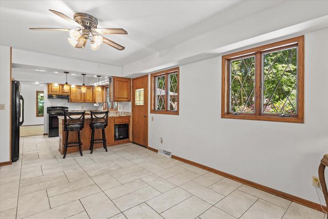 S68W17886 East DRIVE, Muskego, WI 53150