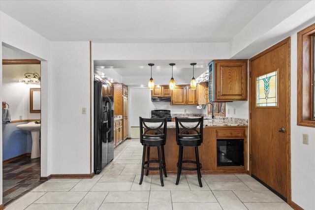 S68W17886 East DRIVE, Muskego, WI 53150