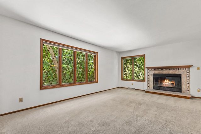 S68W17886 East DRIVE, Muskego, WI 53150