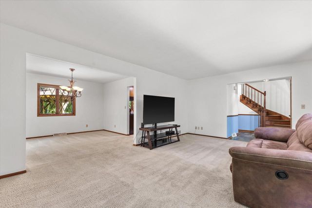 S68W17886 East DRIVE, Muskego, WI 53150