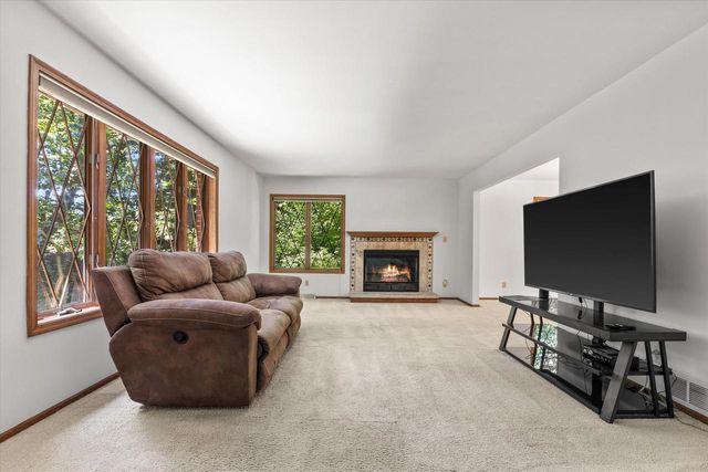 S68W17886 East DRIVE, Muskego, WI 53150