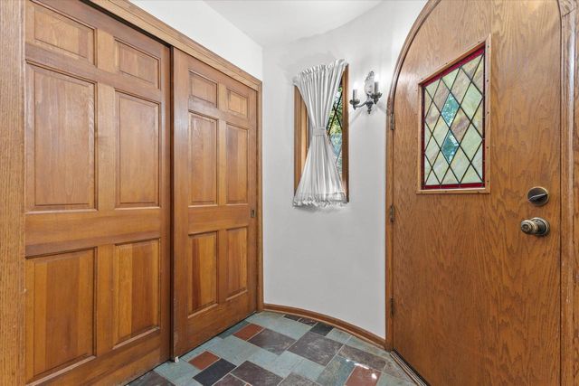 S68W17886 East DRIVE, Muskego, WI 53150