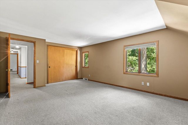 S68W17886 East DRIVE, Muskego, WI 53150