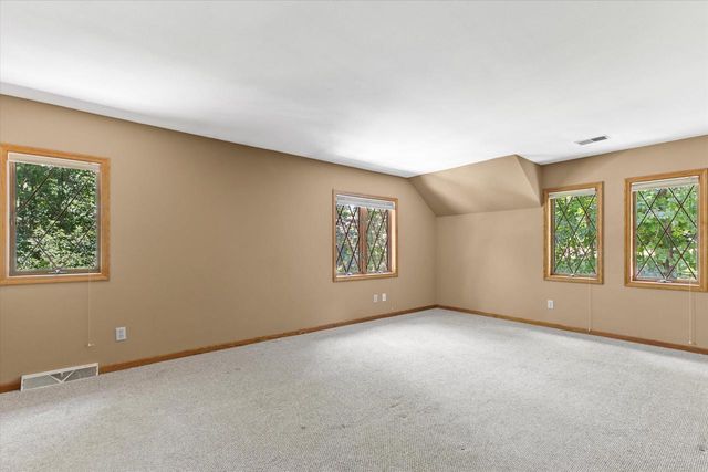S68W17886 East DRIVE, Muskego, WI 53150