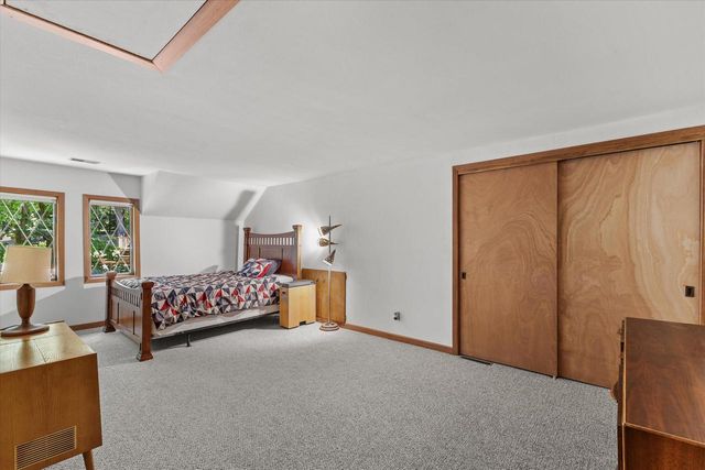 S68W17886 East DRIVE, Muskego, WI 53150