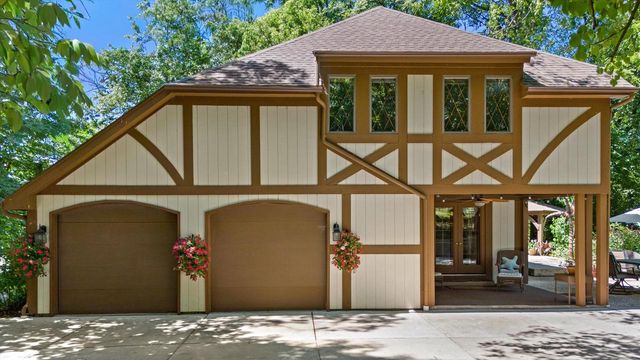 S68W17886 East DRIVE, Muskego, WI 53150