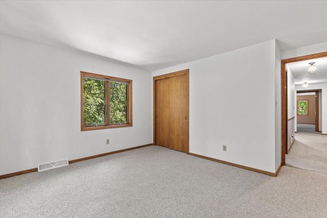 S68W17886 East DRIVE, Muskego, WI 53150