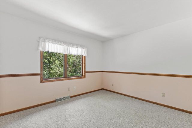 S68W17886 East DRIVE, Muskego, WI 53150