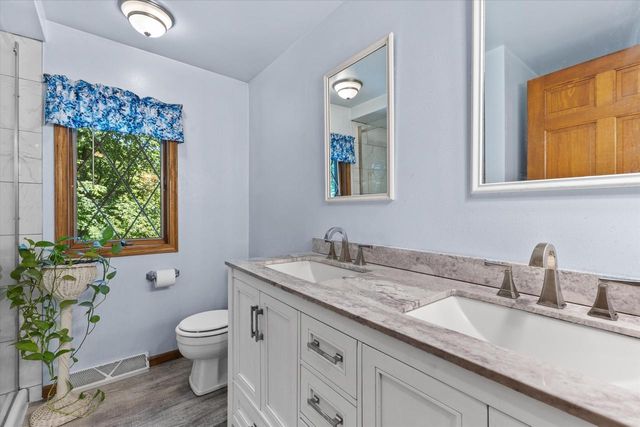 S68W17886 East DRIVE, Muskego, WI 53150
