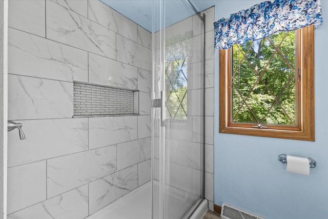 S68W17886 East DRIVE, Muskego, WI 53150