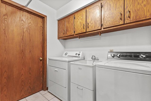 S68W17886 East DRIVE, Muskego, WI 53150