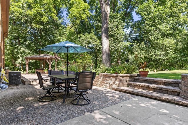 S68W17886 East DRIVE, Muskego, WI 53150