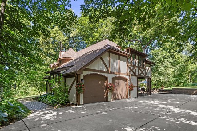 S68W17886 East DRIVE, Muskego, WI 53150