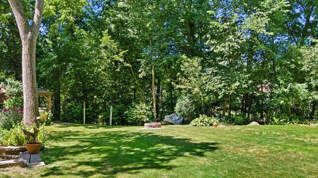 S68W17886 East DRIVE, Muskego, WI 53150