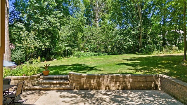 S68W17886 East DRIVE, Muskego, WI 53150