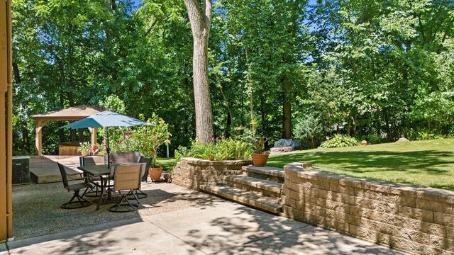 S68W17886 East DRIVE, Muskego, WI 53150