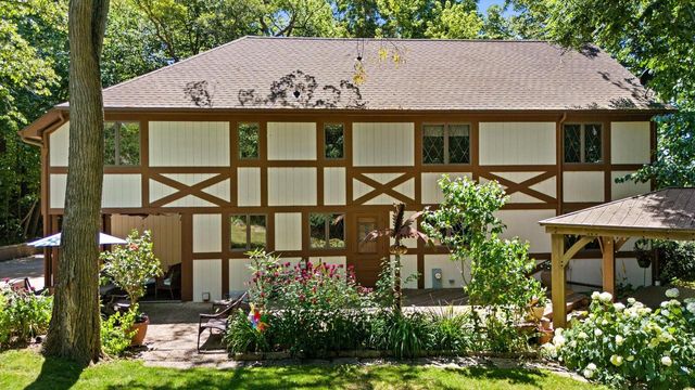 S68W17886 East DRIVE, Muskego, WI 53150