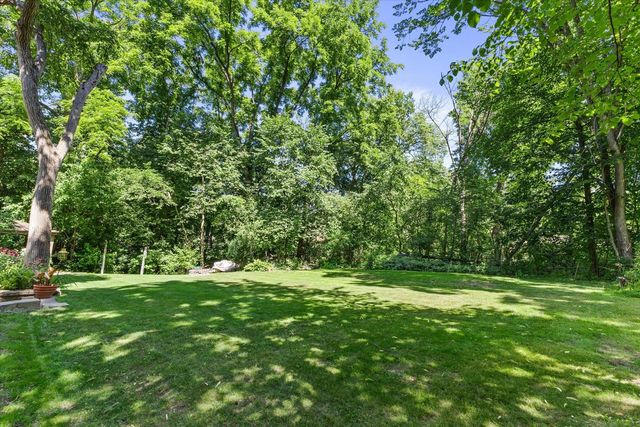 S68W17886 East DRIVE, Muskego, WI 53150