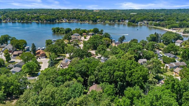 S68W17886 East DRIVE, Muskego, WI 53150