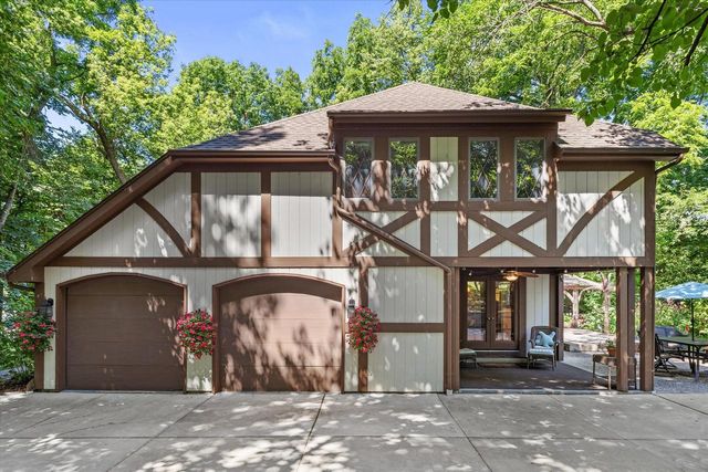 S68W17886 East DRIVE, Muskego, WI 53150