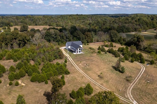4467 Old Highway 52, E, Westmoreland, TN 37186