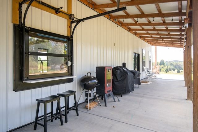 4467 Old Highway 52, E, Westmoreland, TN 37186