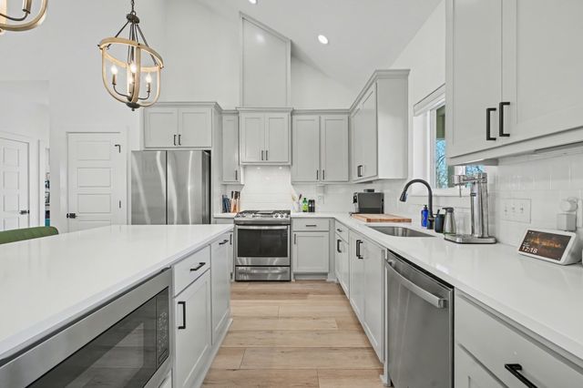 6 Penzance Drive, Bella Vista, AR 72714