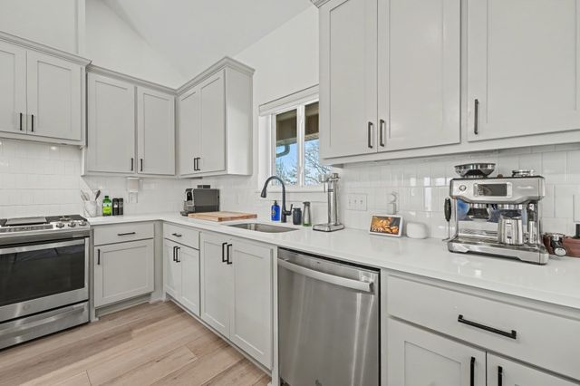 6 Penzance Drive, Bella Vista, AR 72714