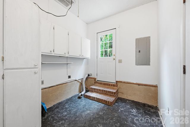 2717 Olde Whitehall Road, Charlotte, NC 28273