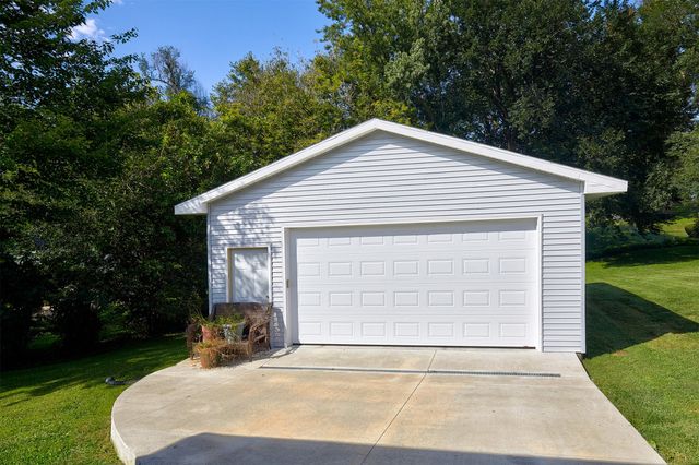 5919 Rutland Drive, Des Moines, IA 50311
