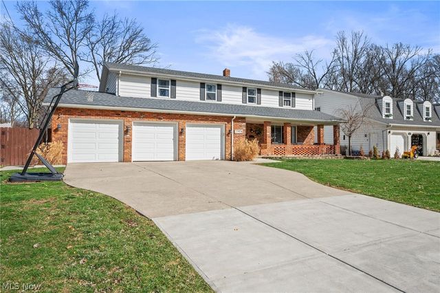 27974 Sanders Lane, North Olmsted, OH 44070