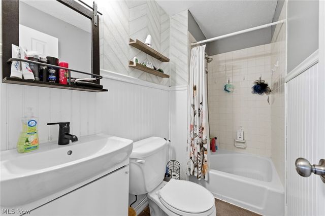 27974 Sanders Lane, North Olmsted, OH 44070