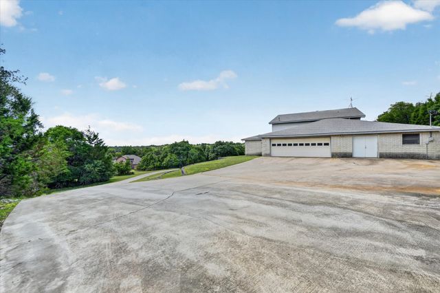 108 Lake Circle Court, Weatherford, TX 76087