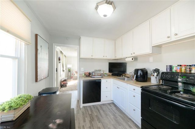 5913 Marshall AVE, Newport News, VA 23605